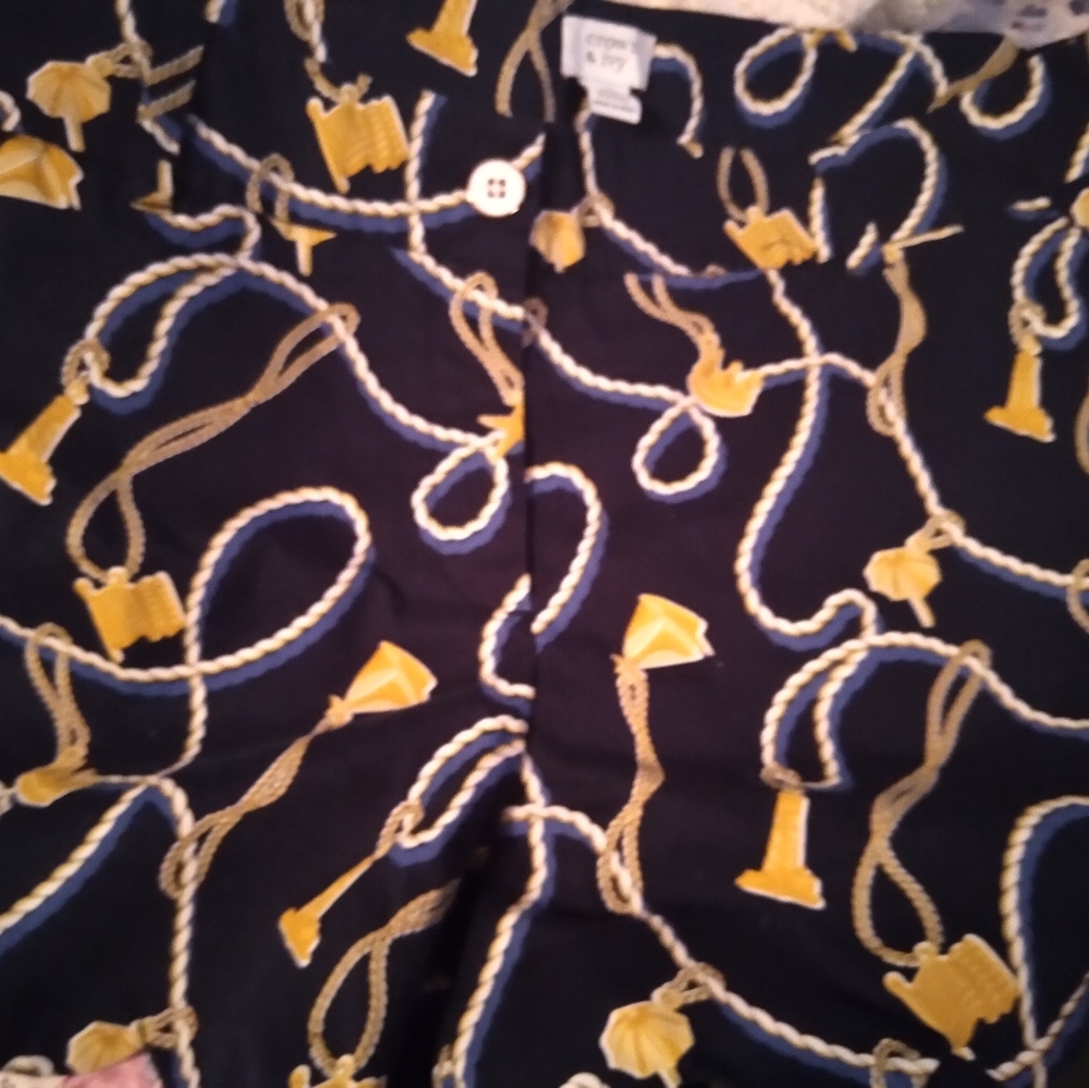 Crown and ivy scalloped hem shorts